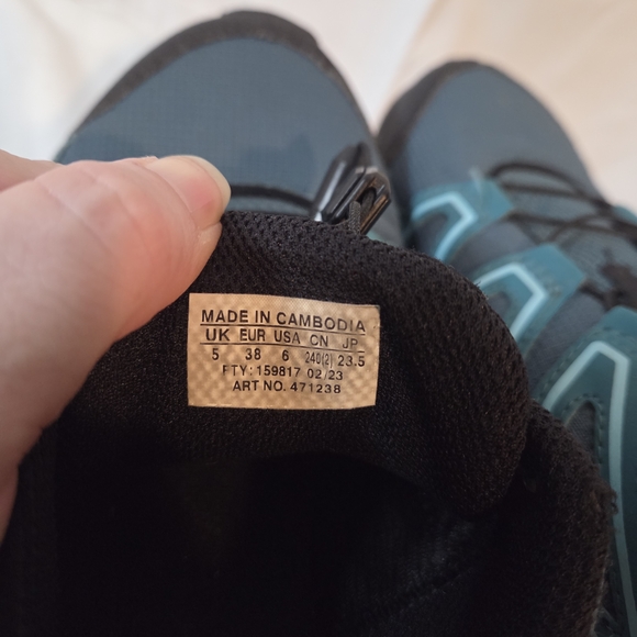Salomon Kids/Juniors Teal and Black Trail or Hiking Shoes Size 6 - Picture 8 of 9